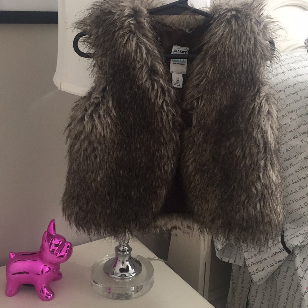 girl’s faux fur vest 5T plus